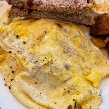 Whistle Stop Cafe - Breakfast & Brunch Near Me - Deep River, Connecticut