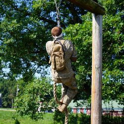 Extreme Military Challenge - Ranger training completing obstacle course blindfolded