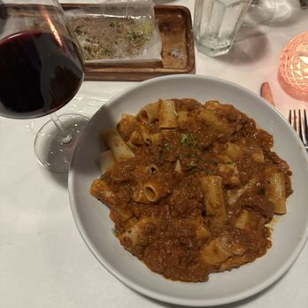 MA'S Italian Kitchen - Vegan Bolognese (there are 3 vegan pasta options here!) - Italian Near Me - Burbank, California MA'S Italian Kitchen - Vegan Bolognese (there are 3 vegan pasta options here!) - Italian Near Me - Burbank, California