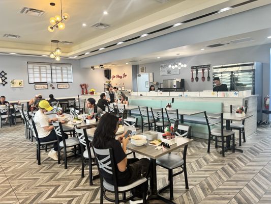 Phở Phong Lưu by null