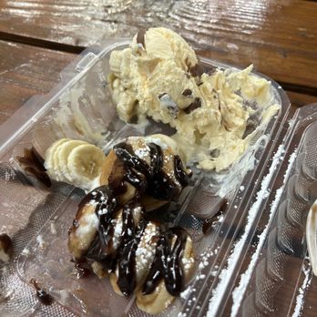 Don Bigote - Pancakes with sugar powder, bananas, chocolate syrup, and ice cream with caramel sauce - Food Trucks Near Me - Hillsboro, Oregon Don Bigote - Pancakes with sugar powder, bananas, chocolate syrup, and ice cream with caramel sauce - Food Trucks Near Me - Hillsboro, Oregon
