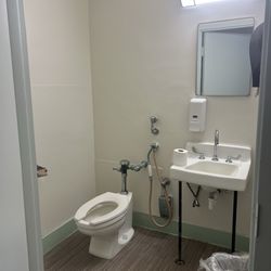 Bayview Manor - Bathroom at The Resorts Nursing Home