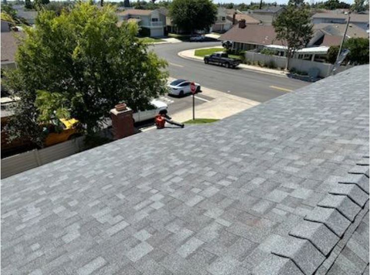 Slide of Lazaros Roofing