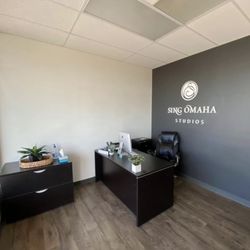 Sing Omaha Studios - Studio lobby (84th & Park Dr.)