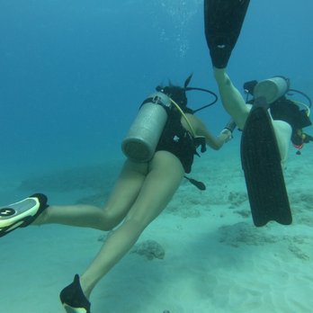 Island Divers - She was nervous, Mary made sure she felt safe - Scuba Diving Near Me - Honolulu, Hawaii