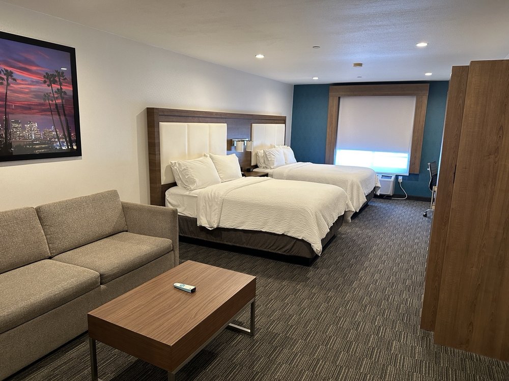 Holiday Inn Express & Suites Hollywood Walk Of Fame