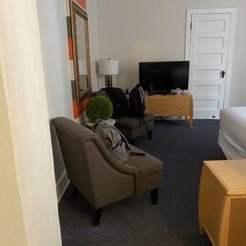 The Moore Hotel - Seating area in bedroom - Hotels Near Me - Seattle, Washington