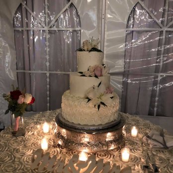 Fresh Petals - Wedding cake flowers - Florists Near Me - Martinez, California
