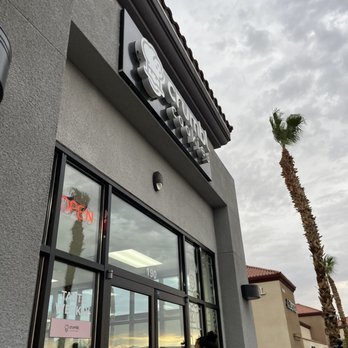 Crumbl - Henderson - Bakeries Near Me - Henderson, Nevada