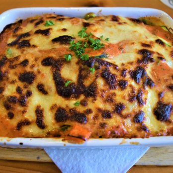 Der Auflauf - Sardischer Auflauf:  green fettuccini, ground meat, zucchini, tomato, onion, garlic, tomato sauce, Mozzarella, REG 11,90€ - German Near Me - Würzburg, BY