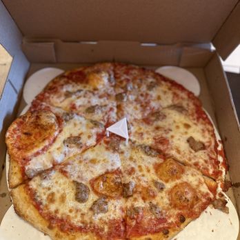 Williamsburg Pizza - Custom Sausage - Pizza Near Me - Omaha, Nebraska