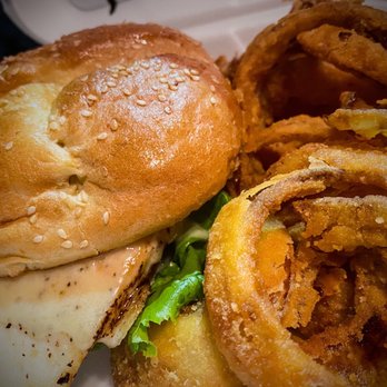 Kelly's Roast Beef - Chicken sandwich - Seafood Near Me - Danvers, Massachusetts