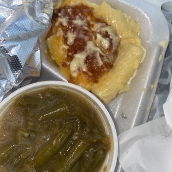 Dave Poe's BBQ - Macaroni and Cheese & String Green Beans - Barbeque Near Me - Marietta, Georgia Dave Poe's BBQ - Macaroni and Cheese & String Green Beans - Barbeque Near Me - Marietta, Georgia