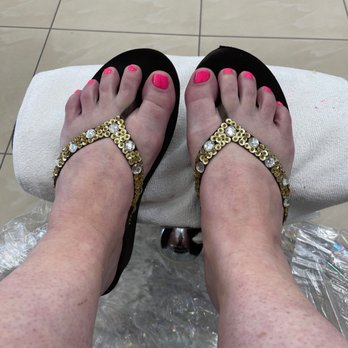 Wynn Nails & Spa - Perfect Pedicure - Nail Salons Near Me - Camarillo, California
