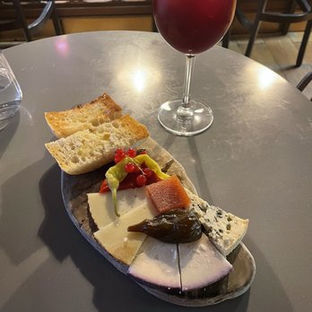 Bravas Tapas - Assorted cheeses - Spanish Near Me - London, XGL Bravas Tapas - Assorted cheeses - Spanish Near Me - London, XGL