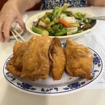 Waimalu Chop Suey - Crispy gau gee on cake noodle excellent - Chinese Near Me - Aiea, Hawaii
