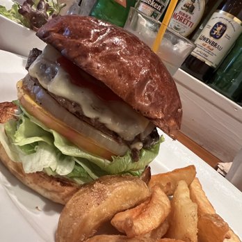 ハンバーガーショップ L.A.でバーガーを⾷べ尽くした男が作る、アメリカンジャンク
