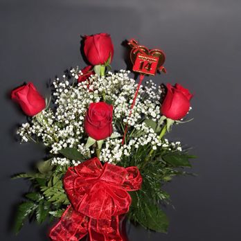 Floreria Mexico - Half dozen of red roses in red vase - Florists Near Me - Aurora, Illinois Floreria Mexico - Half dozen of red roses in red vase - Florists Near Me - Aurora, Illinois