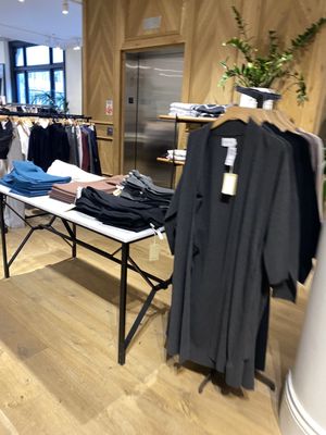 Aritzia by null