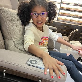 Celine Nail Bar - Kiss mani pedi - Nail Salons Near Me - La Vista, Nebraska