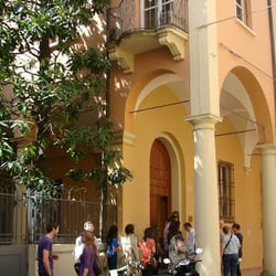 Madrelingua School of English - Il palazzo di Madrelingua, in pieno centro a Bologna, in via San Giorgio 6