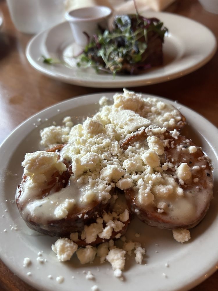 Rustic log cabin dining room