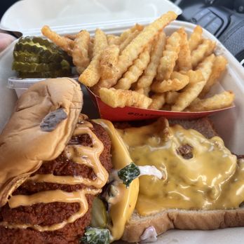 Dave's Hot Chicken - Chicken Shop Near Me - Cicero, New York