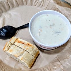 Sourdough & Co - Clam chowder