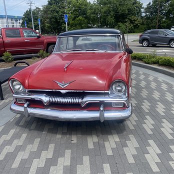 Sunliner Diner - Outside - Diners Near Me - Pigeon Forge, Tennessee