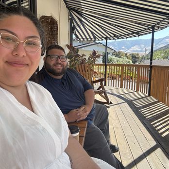 Peach Tree Inn - Morning coffee and breakfast on the porch - Hotels Near Me - San Luis Obispo, California Peach Tree Inn - Morning coffee and breakfast on the porch - Hotels Near Me - San Luis Obispo, California