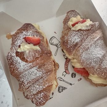 Le Belleair Cafe - Strawberry Croissant - Cafes Near Me - Clearwater, Florida Le Belleair Cafe - Strawberry Croissant - Cafes Near Me - Clearwater, Florida