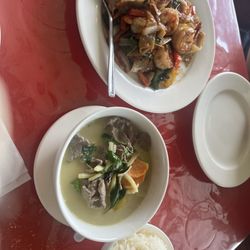 Thai Family's Kitchen Lemongrass - Green Curry, Spicy Phat Mao(?) noodle