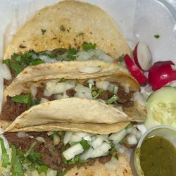 Taqueria Cruz - Carne asada tacos with green salsa