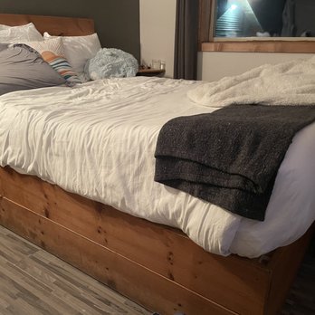 Adrift Hotel - The foot of the bed is a good couple of inches higher. Laying on it my feet were elevated. - Hotels Near Me - Long Beach, Washington Adrift Hotel - The foot of the bed is a good couple of inches higher. Laying on it my feet were elevated. - Hotels Near Me - Long Beach, Washington