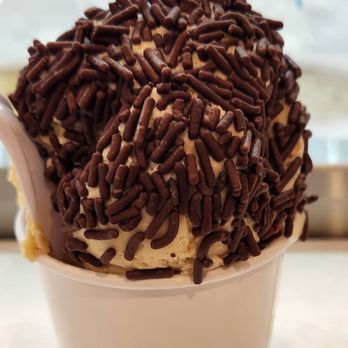 Crossroads - Sea Salt Caramel with sprinkles - Ice Cream & Frozen Yogurt Near Me - Killingworth, Connecticut
