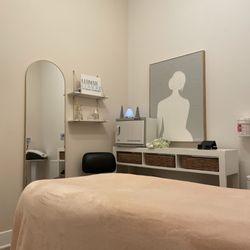 BARE - Body contouring treatment room