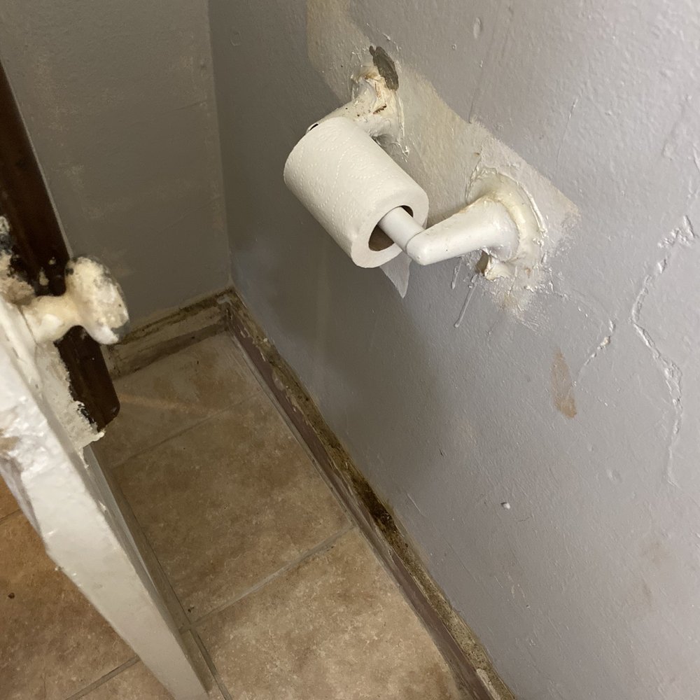 Budget Motel - Half toilet paper roll from last guest. - Hotels Near Me - Longview, Texas Budget Motel - Half toilet paper roll from last guest. - Hotels Near Me - Longview, Texas