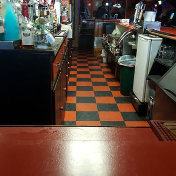 Hot Shots Bar & Grill - The bar - Bars Near Me - Anamosa, Iowa