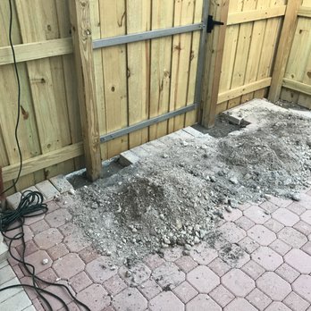 Camacho Fence - NOW is straight, but they left it for me to clean up. And the other end is not straight. - Fences & Gates Near Me Camacho Fence - NOW is straight, but they left it for me to clean up. And the other end is not straight. - Fences & Gates Near Me