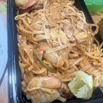 Udee Thai - Shrimp pad Thai - Thai Near Me - Plainview, New York Udee Thai - Shrimp pad Thai - Thai Near Me - Plainview, New York
