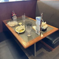Olga's Kitchen - All the tables dirty.