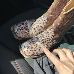 These boots only have a 30 day return window if damaged.   Why even sell them if the peel so badly after a few times of being worn?