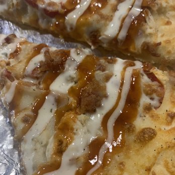 Enricos Brick Oven Pizzeria - Closeup of the sauce Spicy Chicken Bacon Ranch pizza - Pizza Near Me - Sturbridge, Massachusetts Enricos Brick Oven Pizzeria - Closeup of the sauce Spicy Chicken Bacon Ranch pizza - Pizza Near Me - Sturbridge, Massachusetts