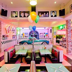 JOHNNY'S R FAMILY RESTAURANT - CLOSED - Updated July 2025