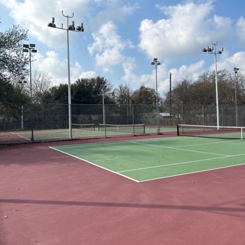 Forest North neighborhood park - Three tennis courts with lighting - Swimming Pools Near Me - Austin, Texas Forest North neighborhood park - Three tennis courts with lighting - Swimming Pools Near Me - Austin, Texas