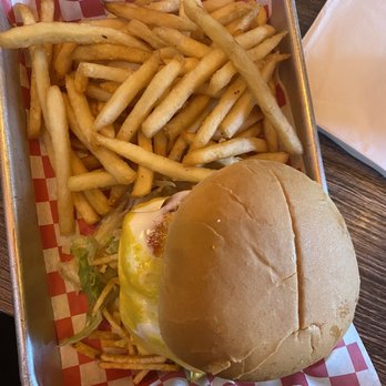 Pipo Burgers on Wheels - Food Trucks Near Me - Doral, Florida Pipo Burgers on Wheels - Food Trucks Near Me - Doral, Florida