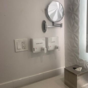 Flamingo Las Vegas - Bathroom mirror - Hotels Near Me - Las Vegas, Nevada