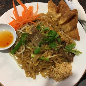 Suthathip Thai Restaurant - Pad Thai Beef Lunch Special - Thai Near Me - Anaheim, California