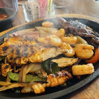 Acapulco Restaurant & Cantina - Chicken, shrimp and steak fajitas - Mexican Near Me - Long Beach, California