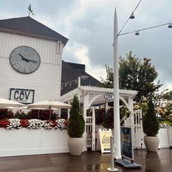 CōV Wayzata - Front entryway